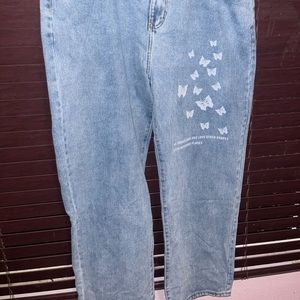 Men butterfly and slogan straight leg jeans